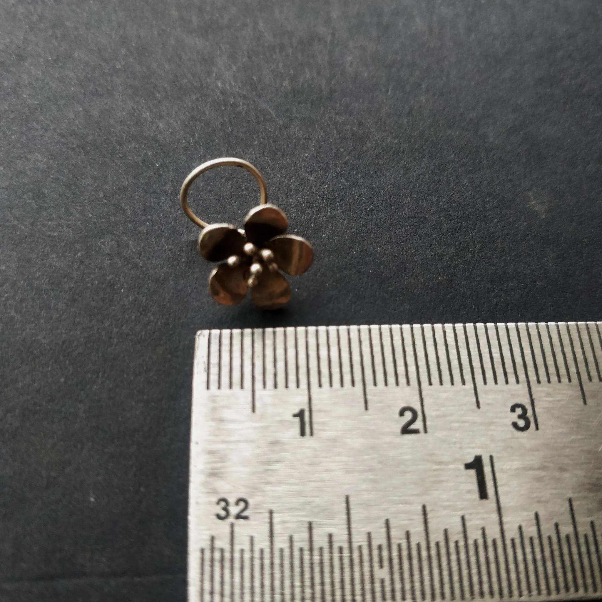 Buttercup Flower Nosepin